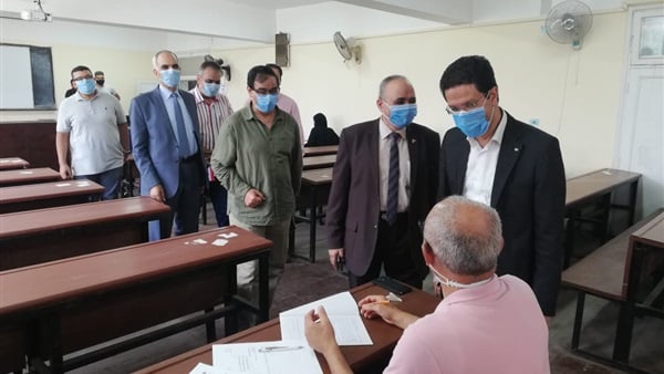 ناصر الجيزاوى يتفقد امتحانات الدراسات العليا بتجارة بنها