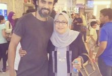Photo of محمد علاء يودع والدته فى مقابر العائلة بحلوان