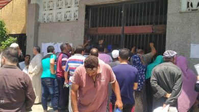 Photo of بالصور والفيديو.. مواطنو كفر شكر يشتكون من غلق باب تلقي طلبات “التصالح” في وجههم