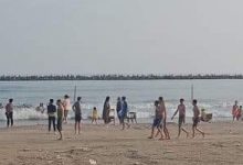 Photo of إنقاذ شخص وغرق 3 بعد تسللهم للسباحة بشاطئ رأس البر