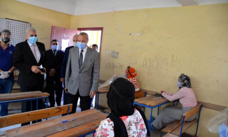 Photo of محافظ القليوبية يتفقد لجان الامتحان للمدرسة الفندقية ببنها