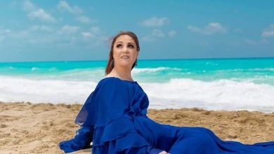 Photo of شيرين تتألق بالأزرق بعد طول غياب على شاطئ بحر الساحل الشمالى