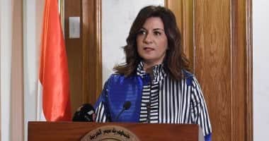 Photo of السفيرة نبيلة مكرم وزيرة الهجرةضبط المعتدى على الشاب المصرى بالكويت وتسجيل القضية ” جنحة”