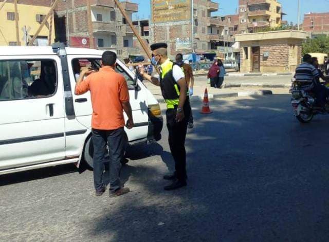 محافظ الشرقية : تغريم 68 سائق لعدم الإلتزام بإرتداء الكمامة الواقية لمواجهة فيروس كورونا المستجد
