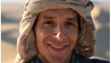 Photo of محمد شاهين ” مدرب مهارات بقاء ” ويأكل ثعابين وعقارب ويواجه الرمال المتحركة