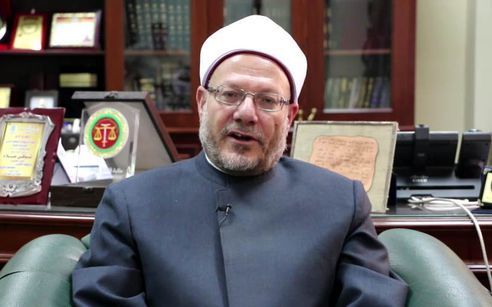 المفتى: نأخد برأي المذهب المالكي بطهارة الكلب..ولا حرج في الصلاة اذا مس لعابه الملابس