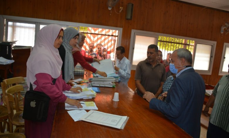 Photo of صور وفيديو..محافظ القليوبية يتفقد مقر الوحدة المحلية لمركز ومدينة كفر شكر لمتابعة انتظام العمل في استقبال طلبات التصالح