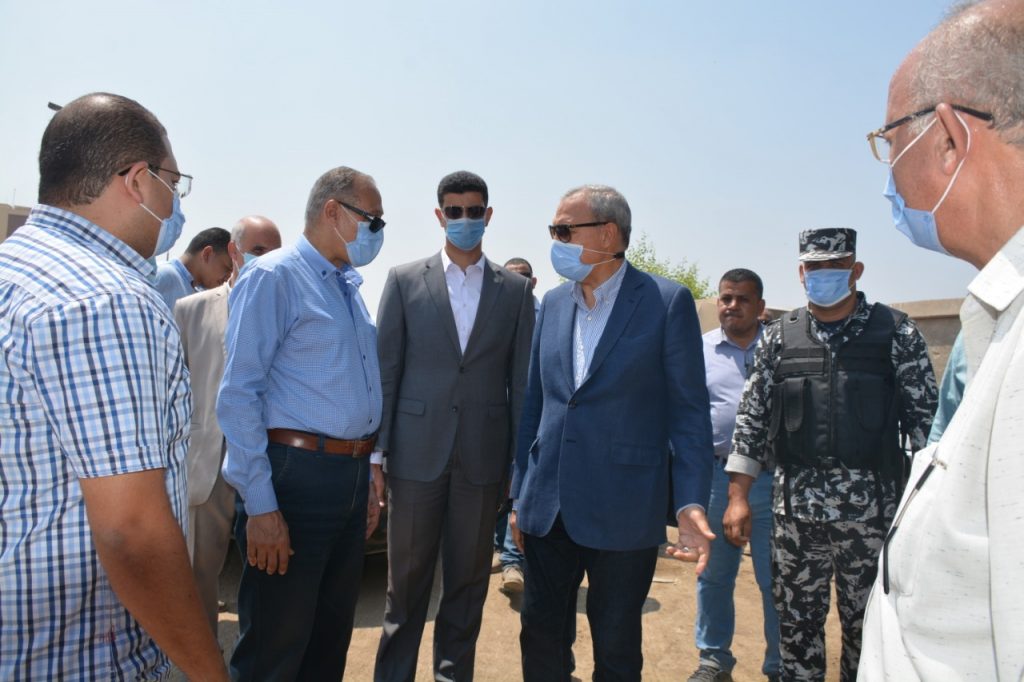 الهجان يتفقد أعمال تطوير طريق شركات البترول.. ويلغي الاجازات الاسبوعية