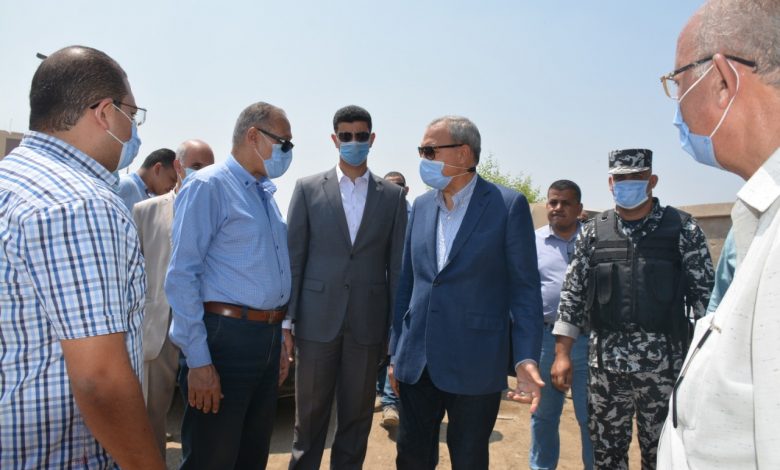 Photo of الهجان يتفقد أعمال تطوير طريق شركات البترول.. ويلغي الاجازات الاسبوعية