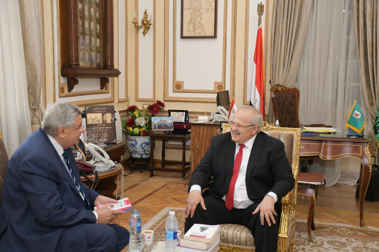 الخشت يستقبل مستشار رئيس الجمهورية لشؤون الصحة