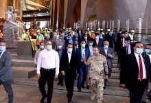 Photo of مدبولي يتفقد موقع العمل بمشروع المتحف المصري الكبير