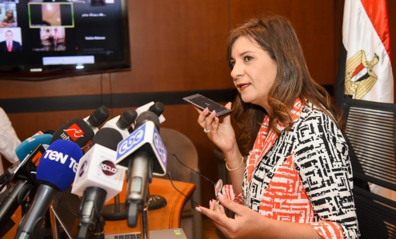 Photo of الـ”فيديوكونفرانس” وسيلة وزيرة الهجرة للرد علي اسفسارات المصريين بالخارج