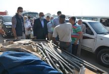 Photo of بالصور… محافظ القليوبية يضبط أحد الأشخاص حال سرقة كابلات كهرباء