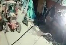 Photo of بالفيديو…لحظة دهس طفل يقود جرارا زراعيا لطفلة في المنيا