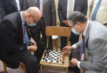Photo of مباراة شطرنج وتنس جمعت رئيس جامعة بنها وعميد الطب البيطرى والطلاب بمشتهر