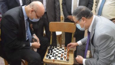 Photo of مباراة شطرنج وتنس جمعت رئيس جامعة بنها وعميد الطب البيطرى والطلاب بمشتهر