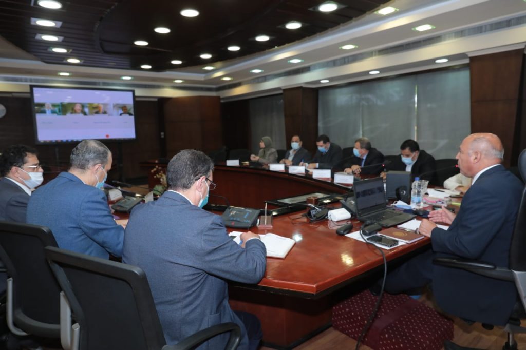 الوزير يبحث التعاون مع مسئولي بنك الاستثمار الأوروبي