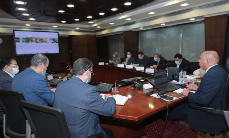 Photo of الوزير يبحث التعاون مع مسئولي بنك الاستثمار الأوروبي