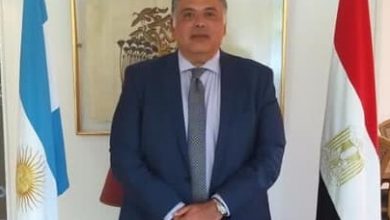 Photo of سفيرنا بالأرجنتين يشارك في مراسم عزاء لاعب كرة القدم دييجو مارادونا