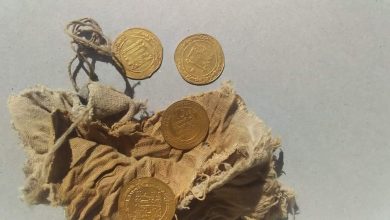 Photo of الآثار: اكتشاف ٢٨ ديناراً من الذهب و٥ قطع صغيرة من دنانير من العصر العباسي بالفيوم