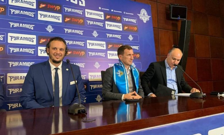 Photo of رسمياً.. بيراميدز يُعلن التعاقد مع المدرب الأرجنتيني رودولفو أروابارينا