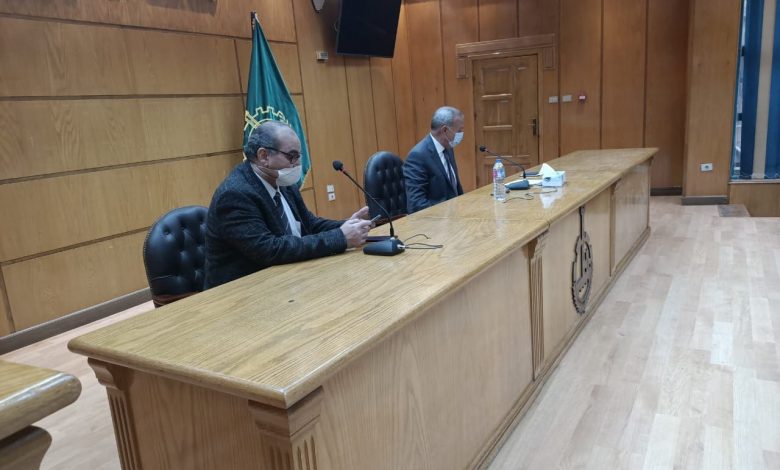 Photo of محافظ القليوبية يناقش إستعدادات المحافظة للموجة الثانية لمواجهة فيروس كورونا