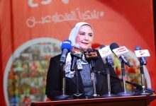 Photo of وزيرة التضامن الاجتماعي: المتطوعون والعاملون بالهلال الأحمر أدوا دورهم باحترافية وكفاءة