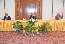 Photo of صور..وزير الطيران المدنى يتفقد مشروع المشاية الكهربائية بمطار القاهرة