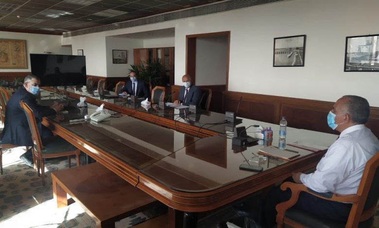 Photo of عبد العاطى: الالتزام بالبرنامج الزمني فى المشروع القومى لتأهيل الترع