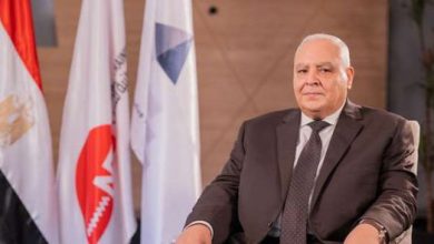 Photo of بث مباشر.. لحظة دخول جثمان المستشار لاشين إبراهيم إلى مقابر الأسرة بالقليوبية