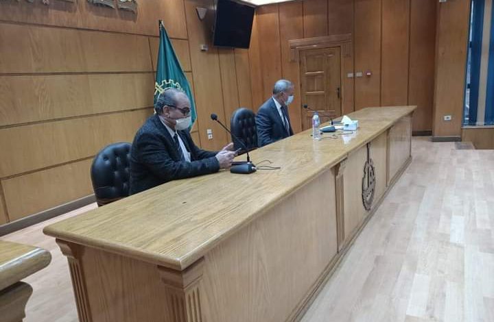 Photo of الهجان يناقش استعدادات المحافظة لمواجهة الموجه الثانية من فيروس كورونا