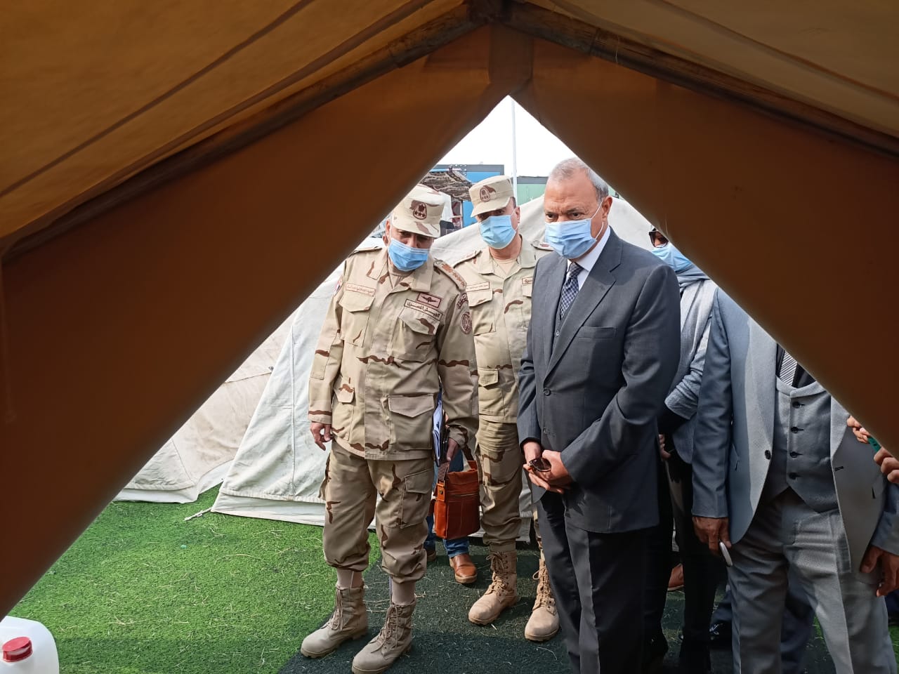 الهجان ورئيس أركان قوات الدفاع الشعبي يشهدان اليوم الثاني لعرض التدريب العملي المشترك صقر 72 لمجابهة الأزمات والكوارث