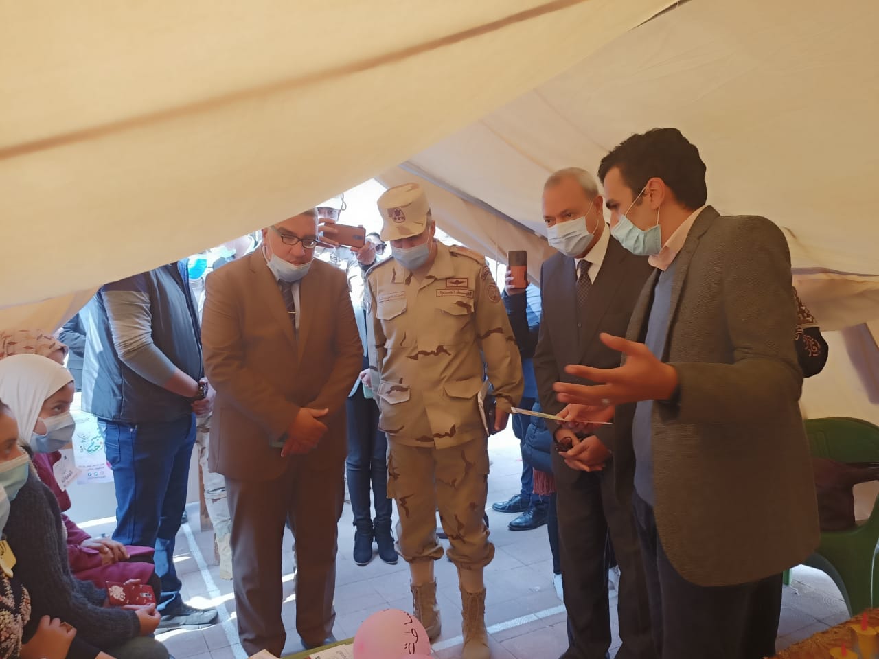 الهجان ورئيس أركان قوات الدفاع الشعبي يشهدان اليوم الثاني لعرض التدريب العملي المشترك صقر 72 لمجابهة الأزمات والكوارث