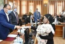 Photo of مساعدات مالية عاجلة يقدمها محافظ الشرقية للفئات الأولى بالرعاية