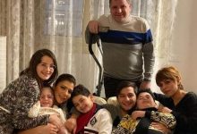 Photo of أصالة بصحبة طليقها أيمن الذهبى وابنتها شام تعلق: العائلة كل شىء
