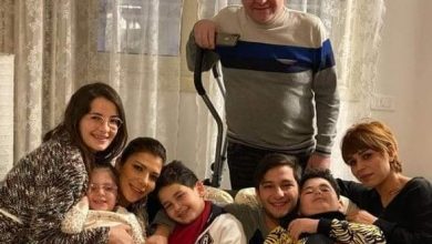 Photo of أصالة بصحبة طليقها أيمن الذهبى وابنتها شام تعلق: العائلة كل شىء