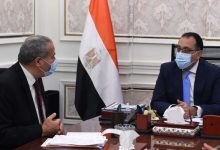 Photo of رئيس الوزراء يلتقي بوزير التموين للاطمئنان على توافر السلع الإستراتيجية