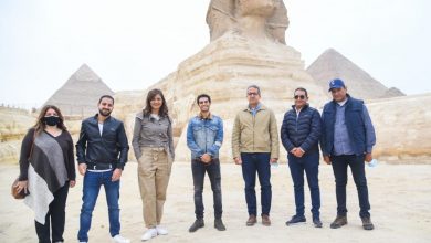 Photo of مينا مسعود سفير مبادرة “اتكلم عربي” يزور الأهرامات وأبو الهول