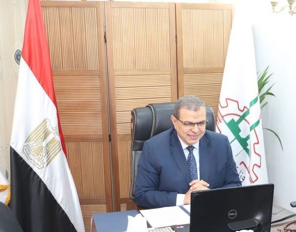 Photo of القوى العاملة:تعيين 971 شاباً..منهم 15 من ذوى القدرات