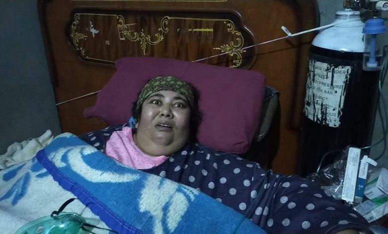 Photo of يسرية عطيه تعاني من السمنة المفرطة وزنها 260 كيلو وزوجها وابنها مريضان بالغربية