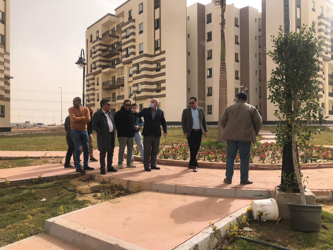 مسئولو "الإسكان" يتفقدون مشروعات مدينة حدائق أكتوبر