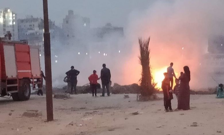 Photo of الحماية المدنية بالقليوبية تدفع بسيارات إطفاء للسيطرة على حريق بجوار النيل ببنها