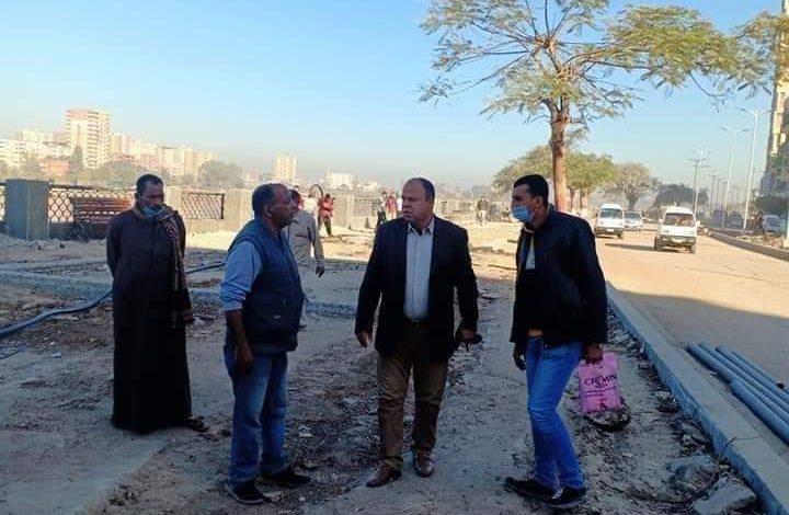 Photo of رئيس مجلس مدينة بنها يتابع أعمال تطوير كورنيش النيل لتسليمه بالموعد المحدد