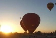 Photo of الأقصر يحلق في سمائه 8 رحلات بالون طائر على متنها 120 سائحا أجنبيا ومصريا