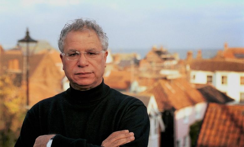 Photo of ‏الموت يغيّب الشاعر الفلسطيني ‎مريد البرغوثي…والراحل يترك لنا 12 ديواناً ونصّين نثريّين أهمهما كتاب “رأيت رام الله”