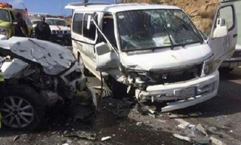 Photo of إصابة 34 شخصا في تصادم أتوبيس بسيارة ميكروباص بالسويس