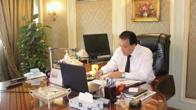 Photo of عبدالغفار يتلقى تقريرا حول أنشطة معهد البترول المصري