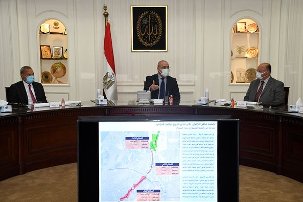 الجزار ومحافظا القاهرة والقليوبية يستعرضون مخطط تطوير المناطق المحيطة بمحور الفريق إبراهيم العرابى