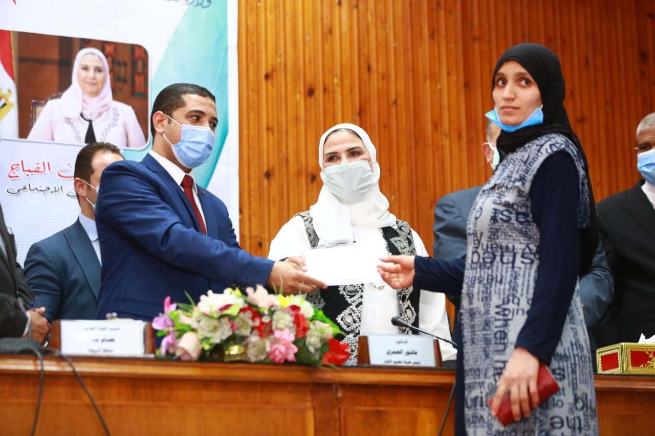 وزيرة التضامن الاجتماعي تشهد حفل تكريم الأمهات المثاليات بمحافظة أسيوط