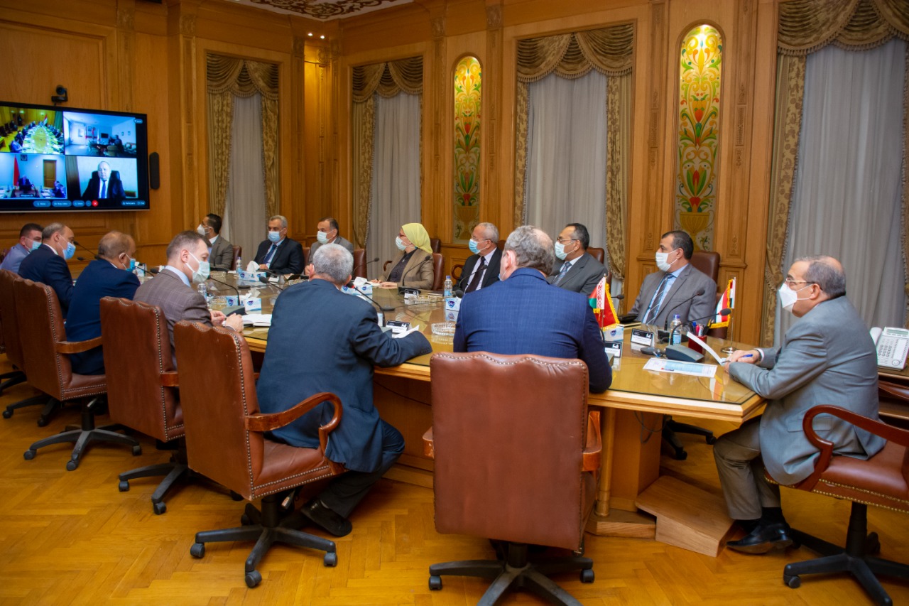 وزير الإنتاج الحربي المصري ووزير الصناعة البيلاروسي يتناقشان حول مستجدات موضوعات التعاون المشترك